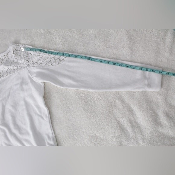 Lace shoulder sweater - Picture 3 of 6